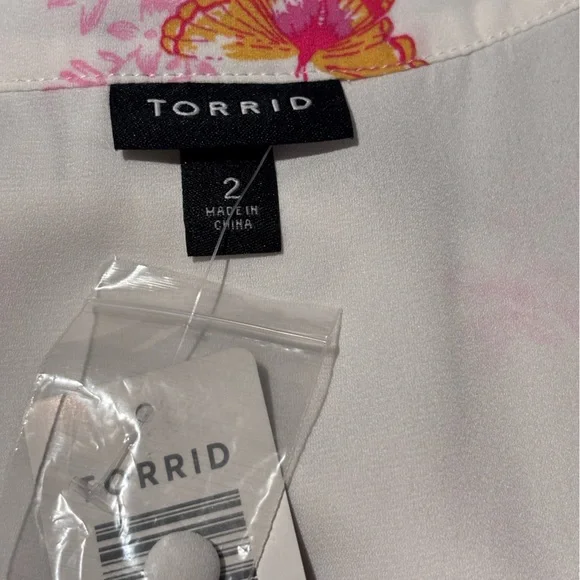 Torrid “Harper Butterflies” Blouse • Size 2 • White / Butterfly Print - Picture 2 of 16